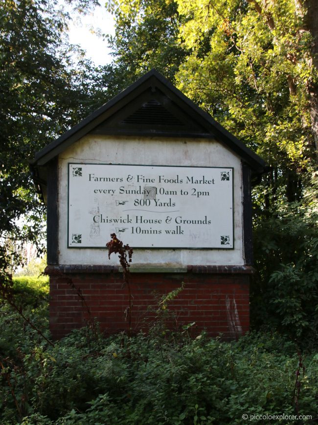 Entrance to Dukes Meadows Park