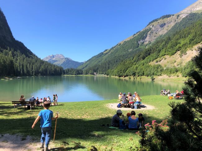 Family hikes in the French Alps - Lac Montriond