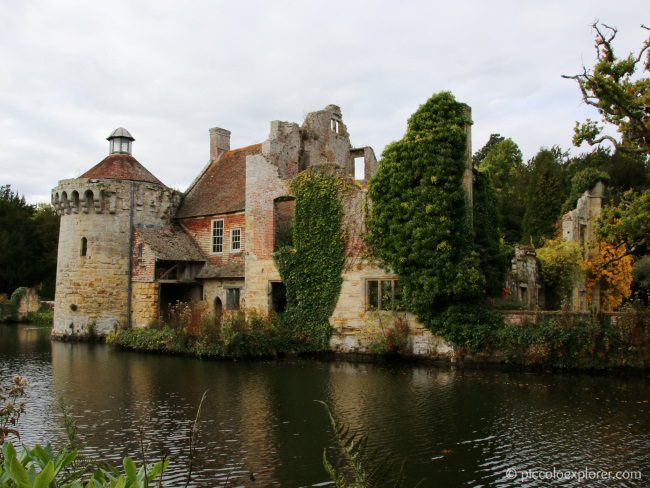 Fall foliage Scotney Castle