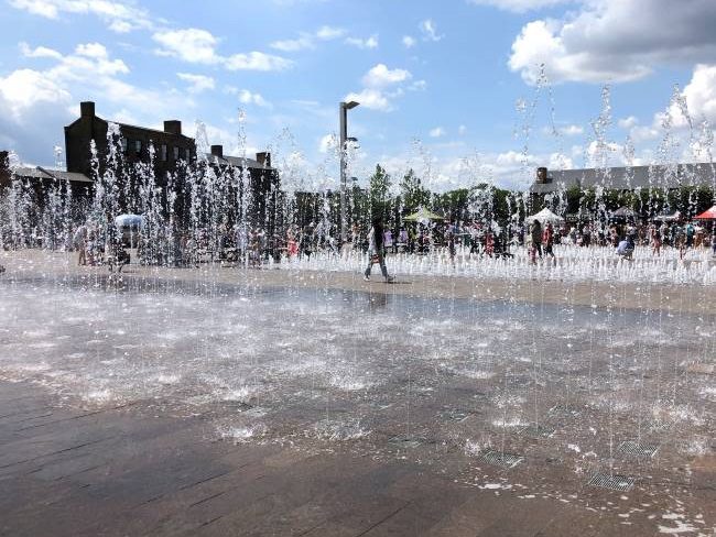 Granary Square Fountains 런던