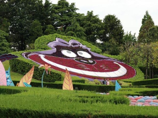 Cheshire Cat Alice Curious Labyrinth at Disney Paris