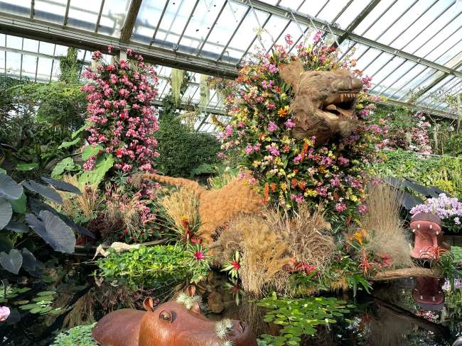 Lion Sculpture Cameroon Orchids Kew
