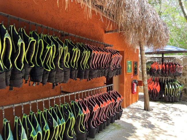 Life jacket rental Cenotes Riviera Maya with kids